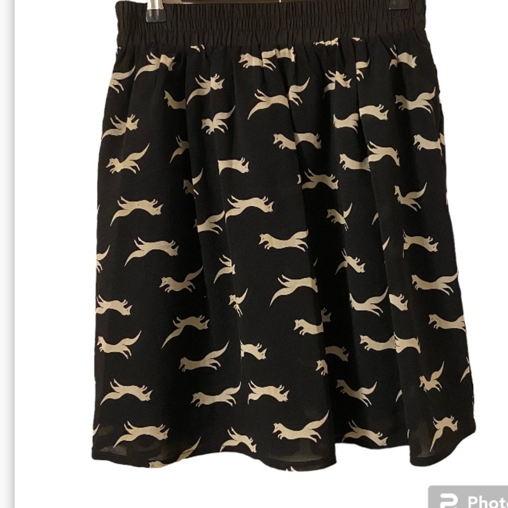 Kling Black Lined Elastic Waist Pull On Running Foxes Pattern Skirt - Picture 2 of 4